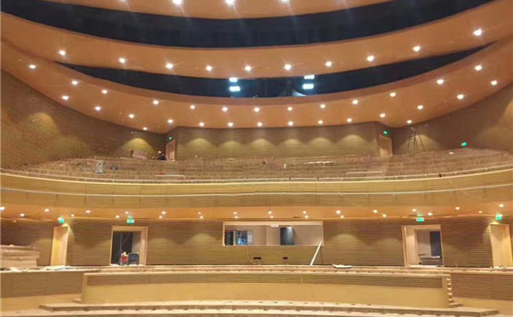 湖北襄陽(yáng)學(xué)院音樂(lè)廳槽木吸音板聲學(xué)工程