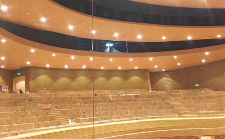 湖北襄陽(yáng)學(xué)院音樂(lè)廳槽木吸音板聲學(xué)工程